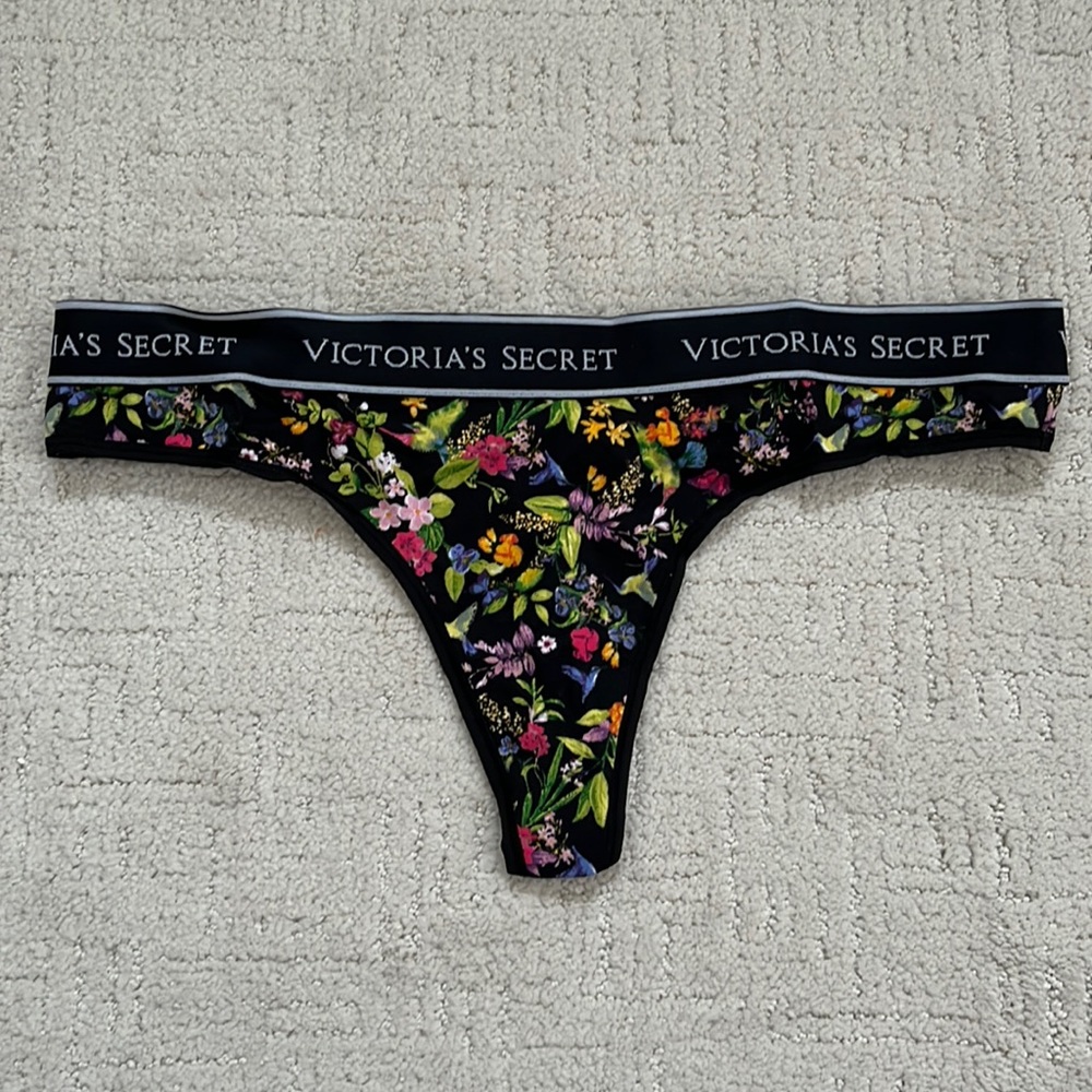 Victoria’s Secret | Black Floral Thong L